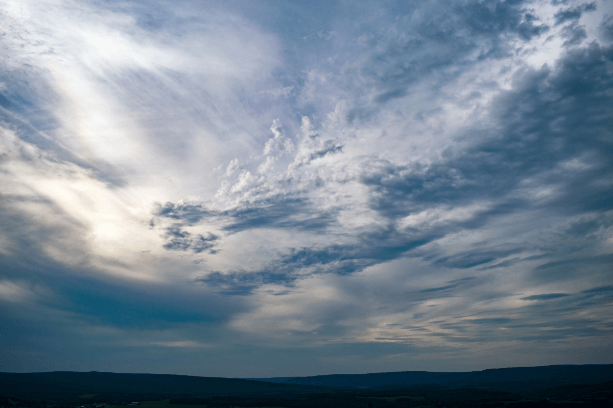 Reflexão sobre a vida eterna concedida por Deus através de Jesus Cristo.