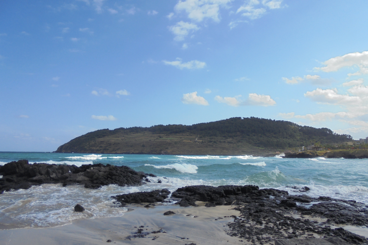 Uma reflexão sobre 2 Crônicas 7:14, destacando a humildade, oração e arrependimento como chaves para a cura e restauração divina.