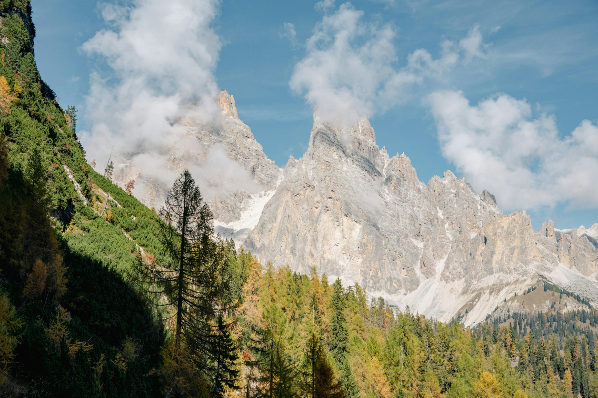 Uma jornada de fé e determinação, buscando o propósito divino e o prêmio da vocação em Cristo Jesus.